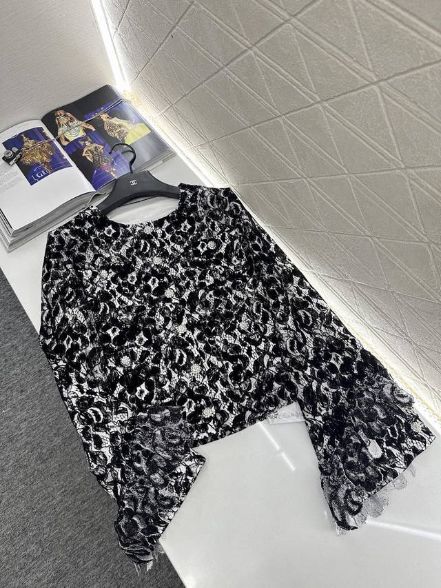 Chane* 2025新品上架 蕾丝洋装喇叭袖外套长裤套装 定制Yb进口水溶蕾丝材质，肌理明显，质感上乘，镂空蕾丝面料塑造小香风典范，圆领正肩洋装外套，直筒版型