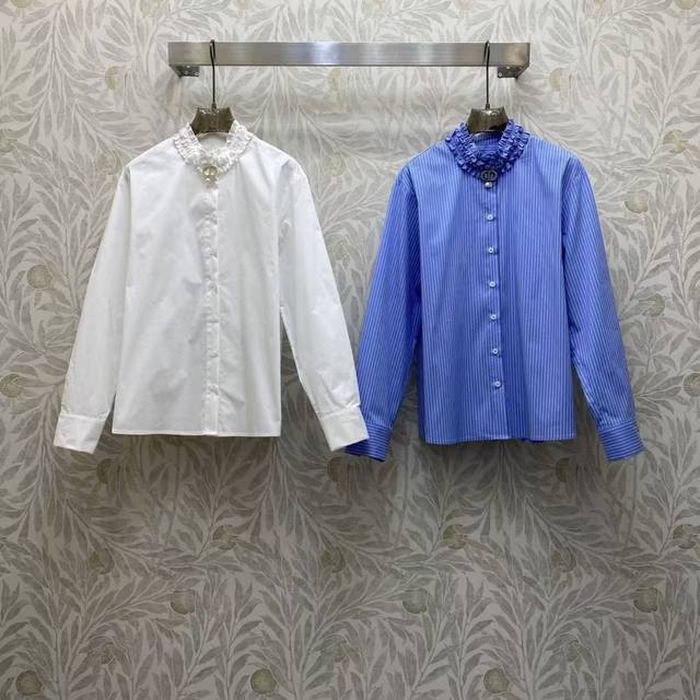 Di2026 Sp 精品上衣 木耳褶边领+精致装饰扣，棉料亲肤透气，简约版型适配通勤、日常，质感高级又百搭。 颜色：白色，蓝色。面料:精品棉面料 Smlxl .