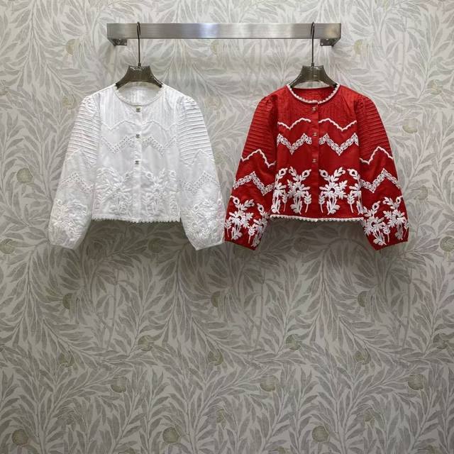 Ch2026 Sp 精品刺绣上衣 精致蕾丝+立体刺绣，褶皱肌理显质感，圆领收腰版型适配多场景，温柔又复古。 颜色：白色，红色。面料:精品棉面料 Smlxl .