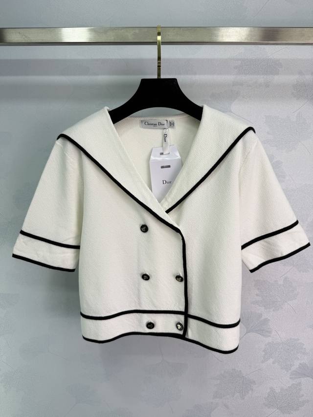 Dio* 2025秋冬新款海军领针织短袖开衫！定制羊毛针织混纺材质 质感高级 舒适柔软 海军蓝短袖开衫剪裁 密实针织坑条细节 御寒防风效果更佳 撞色包边与衣摆相