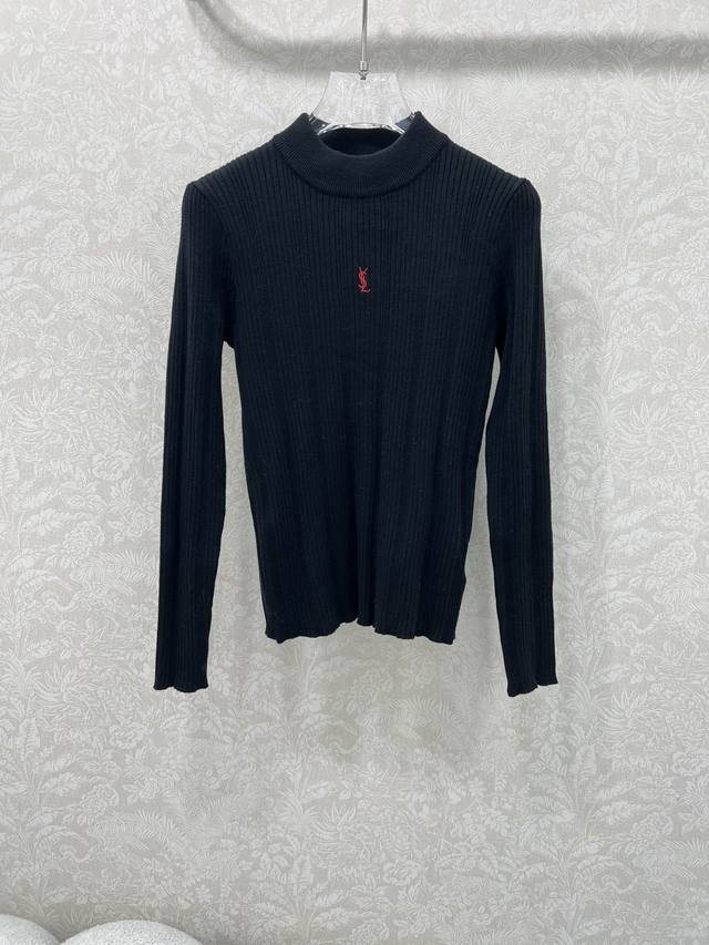 Saint Laure*T Ysl圣 罗 25新款净色针织长袖上衣，胸前Ysl刺绣图案 经典版型上身巨显瘦！原版定制进口羊毛纱线质感超赞！减龄少女气质。优雅又时