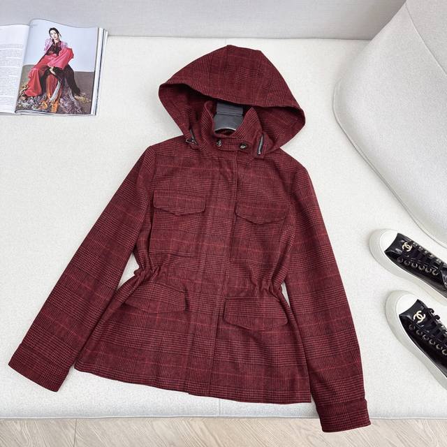 松弛老钱风穿搭 Lp30Ss 秋冬最新款高级灰抽绳收腰羊毛格纹外套时髦不撞款 定制重磅羊毛提织复古格纹面料 品相上乘 拥有气场同时修饰肩型 抽绳收腰设计轻松凹造