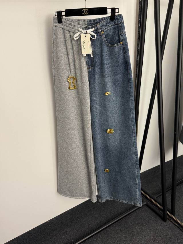 款号20257452 Schiaparelli*新款 金属钥匙孔别针 定制异形金色纽扣装饰 时尚拼棉高腰牛仔长裤，蓝色，S-Xl， M码：腰围70弹力，长114