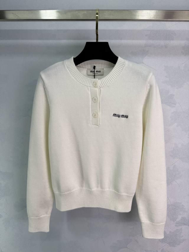 Miu*25秋冬新款奶白色针织开衫，羊毛柔软又保暖，秋冬穿超舒服1色3码Sml T226B.