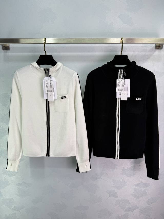 Ch*25滑雪季拉链毛衣，黑白拼色设计，羊毛材质轻盈保暖，秋冬必备时髦感直接拉满！2色3码Sml T226B.