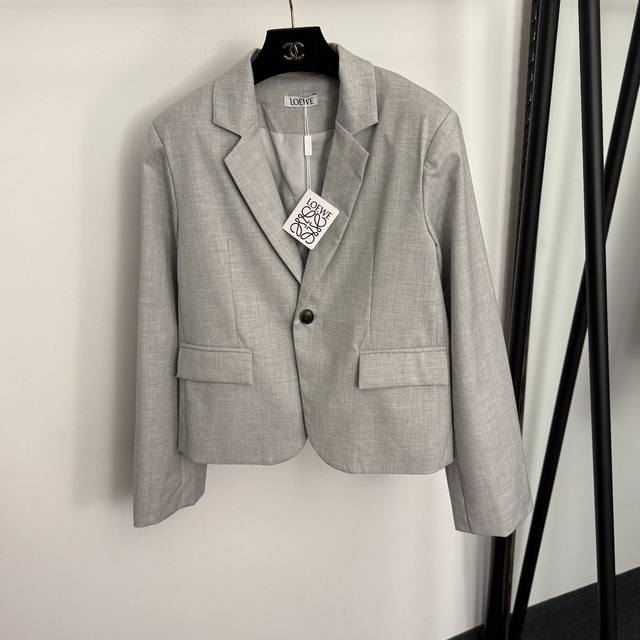 款号20257425 Loew*新款 袖子Logo刺绣修身一粒扣长袖西装外套，灰色，Sml， M码：肩宽42，胸围102，袖长62，长58