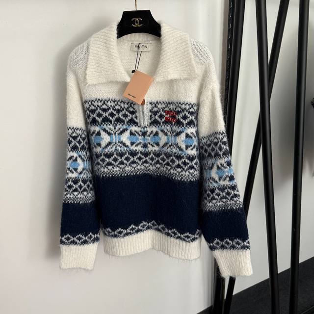款号20257402 Miumi*新款 Logo刺绣字母 撞色提花半拉链翻领长袖羊毛马海毛毛衣针织衫上衣，白色，咖色，灰色，36 38 40， 38码：肩宽51