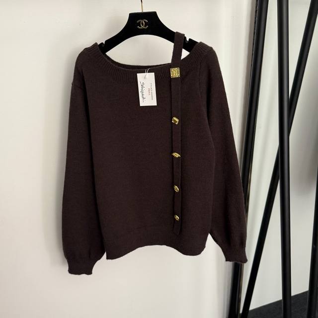 款号20257348 Schiaparelli*新款 异形金色纽扣单肩吊带长袖套头针织衫，米白色，黑色，咖色， 均码：胸围110，袖长61，长62；重量：0.4