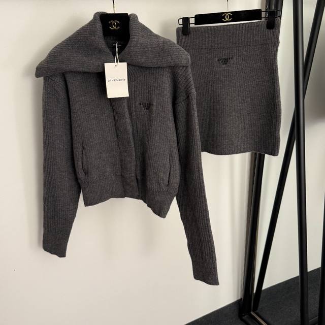 款号20257345 Givench*新款针织套装，Logo刺绣大翻领长袖针织开衫外套+包臀针织短半裙，灰色，粉色，Sml， M码：肩宽45，胸围96，袖长58
