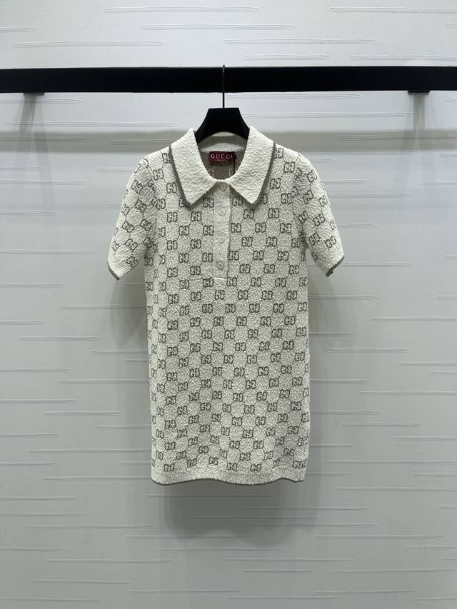 上新原单高端品质 Gucc*2025秋冬最新系列！翻领提花针织短袖连衣裙！定制Yb羊毛纱线织造，工艺处理，颗粒感明显，质感上乘，翻领针织短袖连衣裙剪裁，螺纹包边