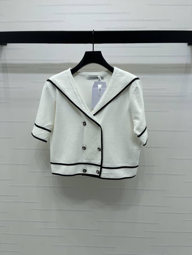 上新原单高端品质 Dio* 2025秋冬最新系列！海军领针织短袖开衫！定制羊毛针织混纺材质 质感高级 舒适柔软 海军蓝短袖开衫剪裁 密实针织坑条细节 御寒防风效