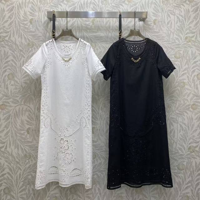 Va2026 Sp 精品亚麻连衣裙 天然面料透气亲肤，法式镂空刺绣精致优雅，黑白双色百搭，宽松版型适配多场景，舒适又高级。颜色:黑色和白色，面料:精品亚麻面料