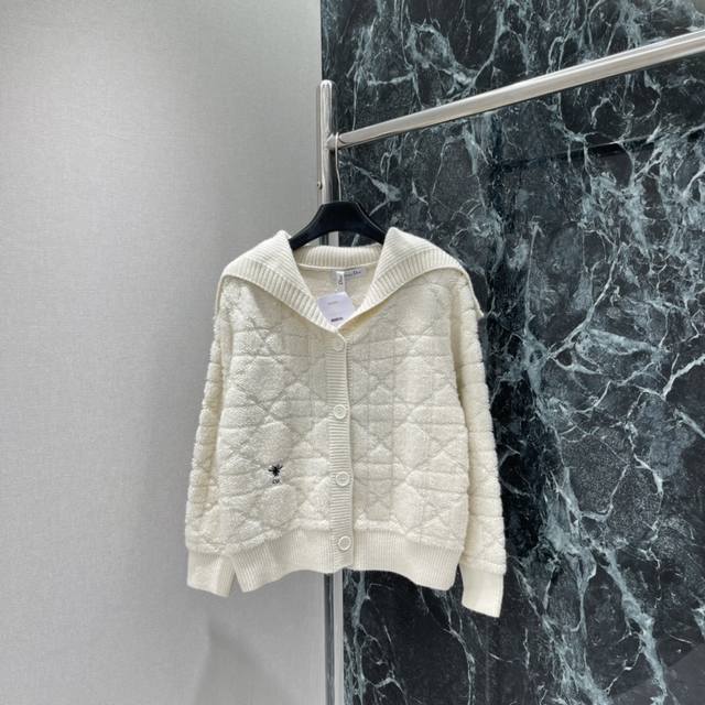 Ｄ家 25秋冬新款 刺绣针织开衫后背“Christian Dio”字样星形刺绣，搭配经典老花图案，品牌感满满。宽松版型不臃肿，秋冬穿超合适，保暖又时髦。日常通勤