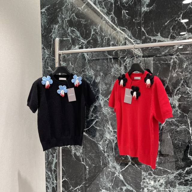 Erdo 25秋冬新款 立体花朵针织衫 手工立体花朵，精致又有艺术感，俏皮又高级计 百搭不挑人，配牛仔裤休闲，搭半裙优雅，节日或日常都能轻松驾驭。羊绒保暖又透气