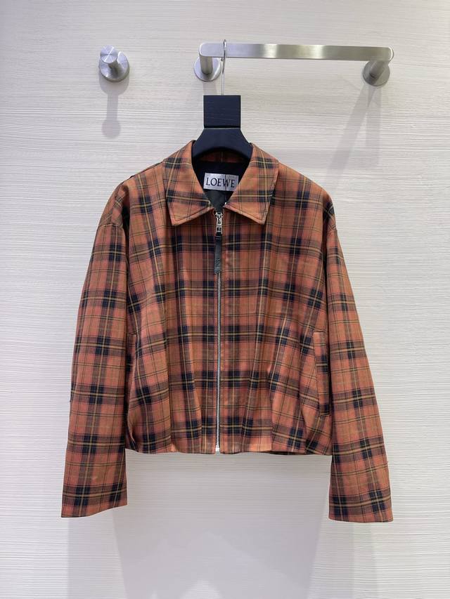 福利 Loe*复古格子后背皮牌褶皱拼皮风衣 复古格纹设计 Logo拉链设计 后背褶皱与皮牌设计 上身气质 单色 Sml