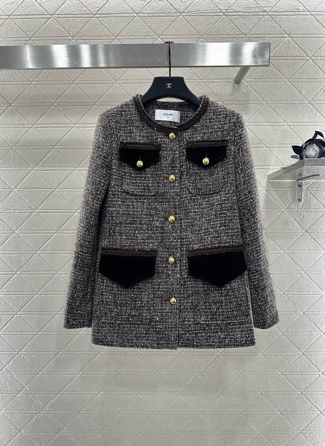 Celin*2025新品上架 圆领捆边编织洋装外套 定制Yb进口粗纺羊毛呢材质，质感高级，品相十足，圆领洋装外套版型，垫肩设计贴合人体，更显身姿纤细挺拔，领口与