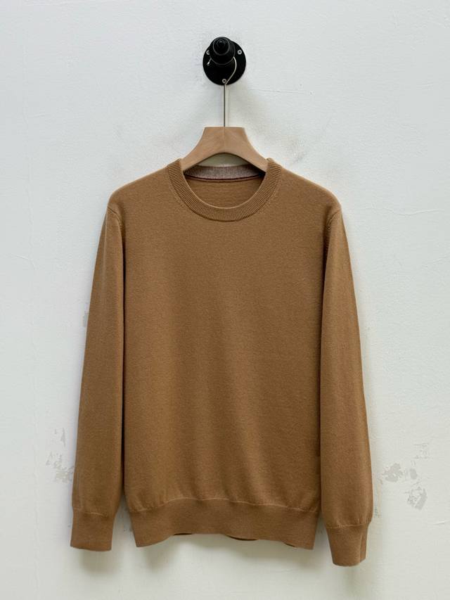 Bc-圆领羊绒衫、尾单 贸易公司订单 100％山羊绒 9针双股羊绒编织 质密轻盈、软糯亲肤 贴身穿着舒适保暖、赋予极佳的穿着体验 圆领、领口撞色嵌边与袖口处的精