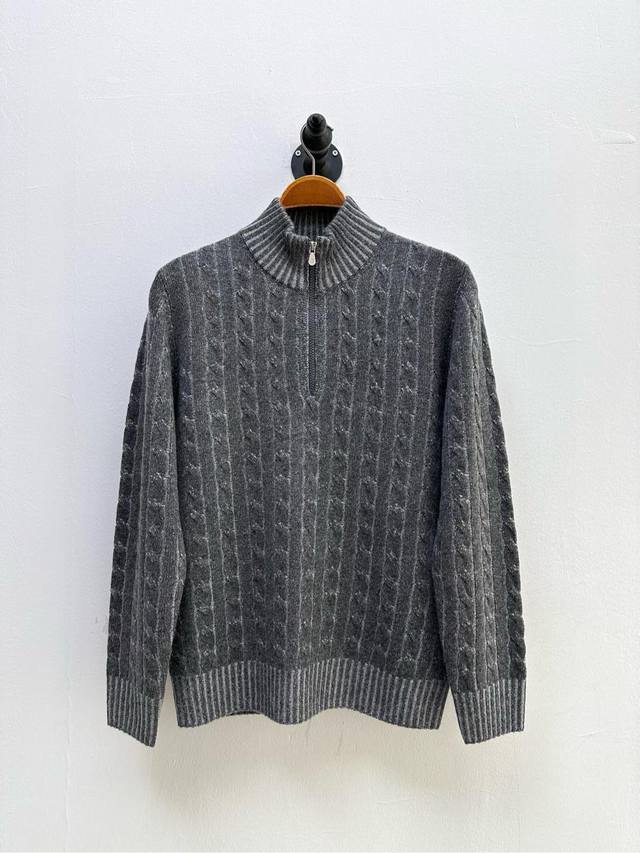 Bc 麻花织纹半拉链羊绒衫、代工厂p出品 贸易公司订单 100％山羊绒 羊绒混色针织、采用两种不同粗细的麻花织纹，质密轻盈、软糯亲肤，贴身穿着舒适保暖、赋予极佳