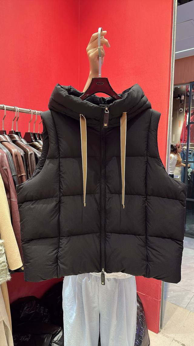 高品质 90白鸭绒羽绒马甲 时尚百搭 近期热卖款马甲 细节高级肉眼可见。 码数 Smpl