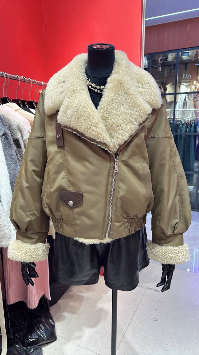 巴黎世家Balpenciag* 羊羔毛领 内里填充白鹅绒 码数 S Mp Lp Xl