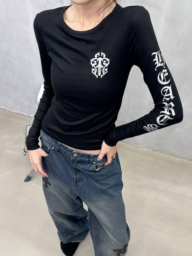 克罗心 ｜ 新款长袖打底，成衣洗水加5处印花，采用进口珠光粉印花材料，休闲时尚，尺码Sml