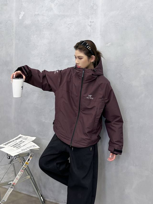 鸟 ｜ 新款羽绒服，经典刺绣标，高密格子户外梭织面料，90白鹅绒填充，男女同款，尺码Sml