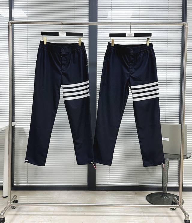 长裤 Tb色织四杠休闲长裤 经典色织四杠 100%纯棉精纺 厚度和密度简直不要太好 内里色织布骨位包边 脚口伸缩扣 Size：1 2 3 4