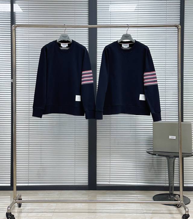 卫衣 Tb织带四杠圆领卫衣 订制织带四杠 对位精准 领子处三色织带包边 订织螺纹领口 袖口 下摆 Size：1 2 3 4