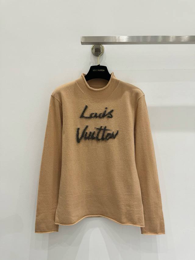 原版Ll.......2025秋冬新款时尚字母羊绒针织毛衣，定制羊绒羊毛纱线织造 质感高级 舒适柔软 圆领正肩长袖毛衣版型 居中花体风格光影叠加打造立体效果 更