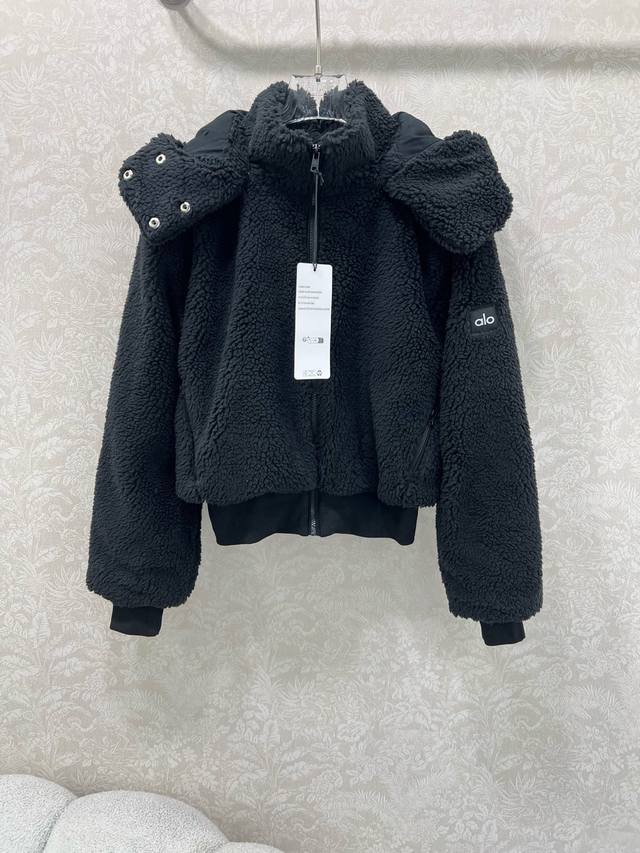 Alo*25新款泰迪毛绒飞行外套 韩版宽松版型 袖臂Alo Logo 细节都到位 Yb一致的版型和裁剪 上身超级遮肉显瘦 自带高级感 学院派减龄穿搭 各种搭配尽