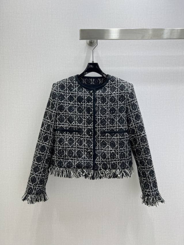 强烈推荐 Dio*2025秋冬新款 菱格流苏口袋外套同系列短裤 分开批 单排扣双口袋 细节流苏设计 让整体看起来更时髦又高级 高级定制格纹编织面料 经典配色碰撞