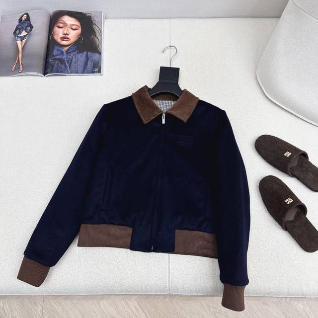 Miu 25Ss 秋冬最新款 灯芯绒翻领毛呢夹克棉服外套 定制Yb精纺羊毛材质 富含高达百分之65 质感十足 休闲翻领短款设计 内里格纹设计冲棉处理 秋冬保暖舒