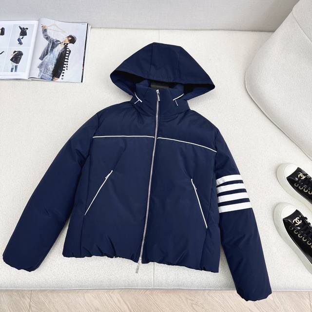 独家款～ Tb 25Ss 秋冬最新款连帽面包羽绒服 这件真的满足所有集美的需求 时髦在线 高级感十足又轻松保暖 面包服版型设计 细节感绝绝子 两色现货发售Sml