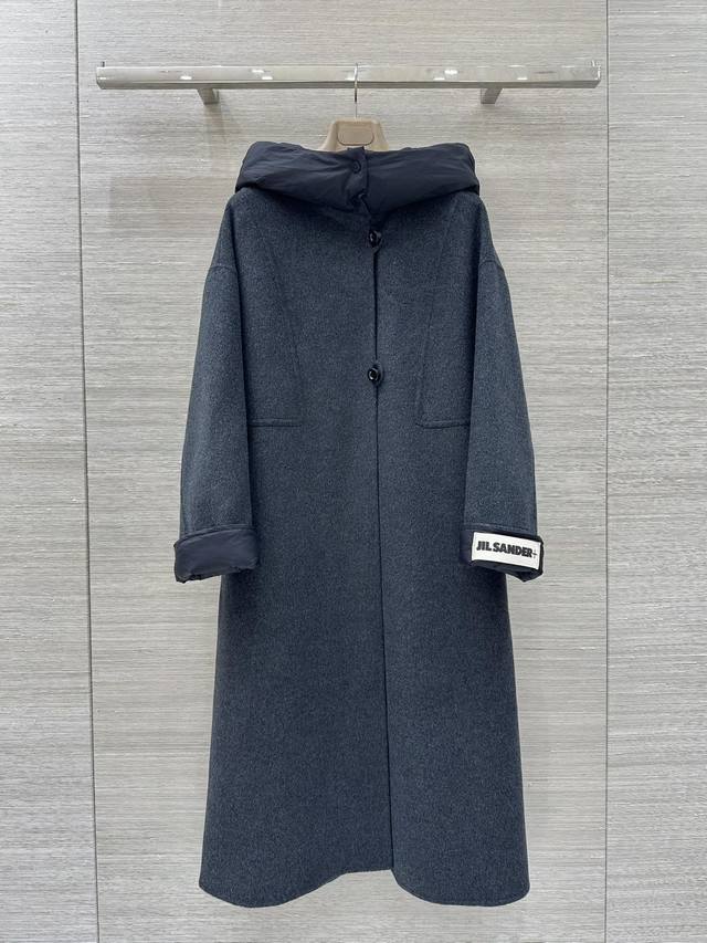 原单品质，独家首发 Jil 休闲风穿搭，25秋冬新品。进口澳毛双面羊绒长款大衣！复古羽绒连帽减龄系！100%进口奥州超细羊毛材质，纯手工制作工艺！瑞士机织双色面