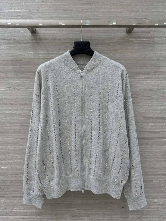 独家首发高端品质！Bc老钱风穿搭，意奢风珠片条纹刺绣羊绒开衫外套。慵懒自在的氛围感！极简老钱休闲穿搭，打造低调奢华的高级感！宽松版型气质随性优雅。经典不挑人上身