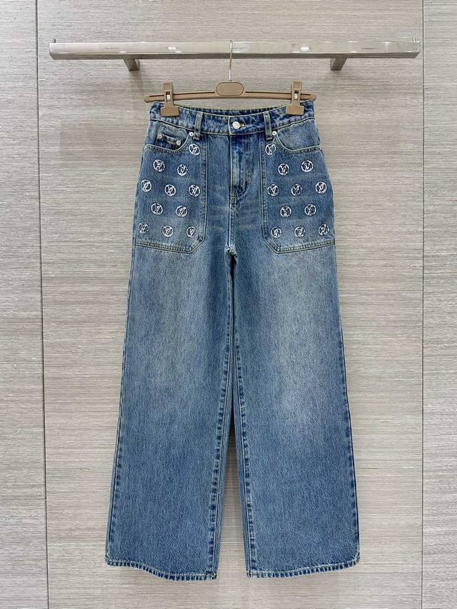 原单品质 爆单推荐，Lou滑雪系列金币珠片丹尼牛仔系列！Monogram口袋刺绣Logo牛仔长裤！经典直筒裤型时髦又高级！重工全定位刺绣，原版定制酵素复古洗水丹