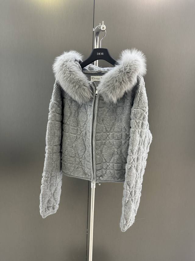 Dior 秋冬新款格纹针织毛衣 搭配超大狐狸毛毛领 可拆 均码发售 衣长46，胸围118