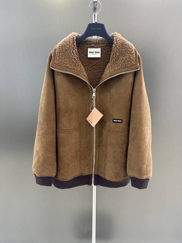 Miumiu 秋冬新款颗粒羊毛皮草外套 简约阔版设计 休闲大气 100羊毛面料 温暖舒适 Sml 衣长69，胸围126，码数M