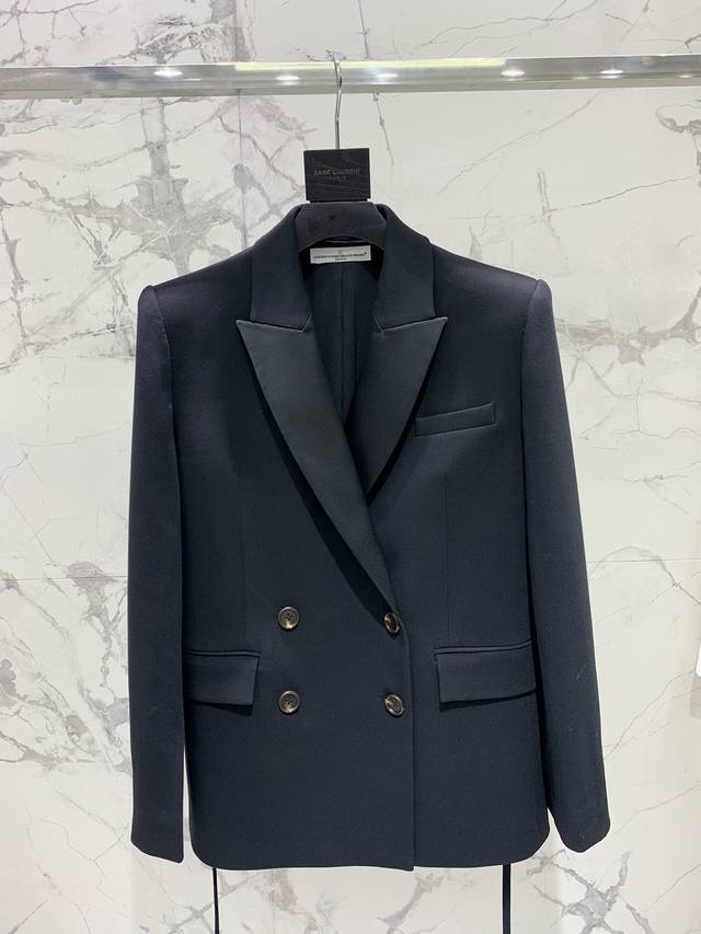 秋冬新款醋酸领羊毛西服 后背抽绳 抽绳设置内里，不影响西服呈现效果，别致新颖 可以收腰可以宽松 自由调节 给自己选择权 必须入 经典宽松款面料 颗粒羊毛面料 拼