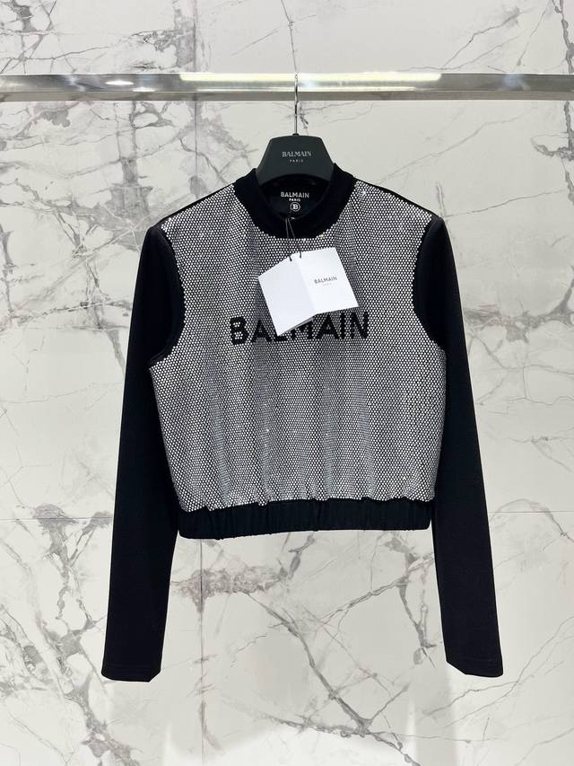 巴尔家新款烫钻上衣 遍布衣身的璀璨烫钻！每一颗钻石都经过精心挑选与镶嵌，闪耀着耀眼的光芒，仿佛夜空中最亮的星辰，让人一眼难忘.无论是聚会还是红毯，你都是那个最闪