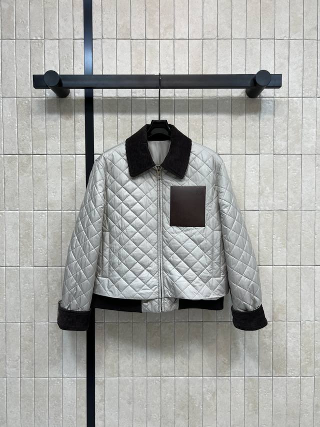 Lw家 25秋冬新款 灯芯绒翻领菱格纹棉服 经典菱形绗缝+灯芯绒领口袖口 复古又时髦！夹棉设计防风保暖效果超赞 秋冬穿超合适 胸前Logo皮牌装饰 细节满分 辨