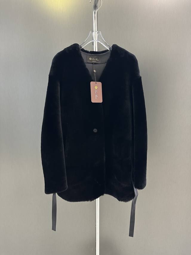 Loro piana秋冬新款进口拉贡皮毛一体 进口拉贡皮毛一体 简约高级 Sml 衣长73，胸围108，码数S