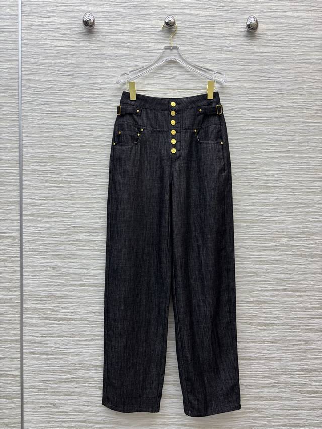 四个码数Sml Xl Sch家 25新款 异形扣装饰廓形剪裁牛仔裤 原色牛仔棉布面料 狠爱这一条 廓形剪裁版型真的敲赞 修饰腿型巨藏肉 排扣装饰 搭配各种上衣都