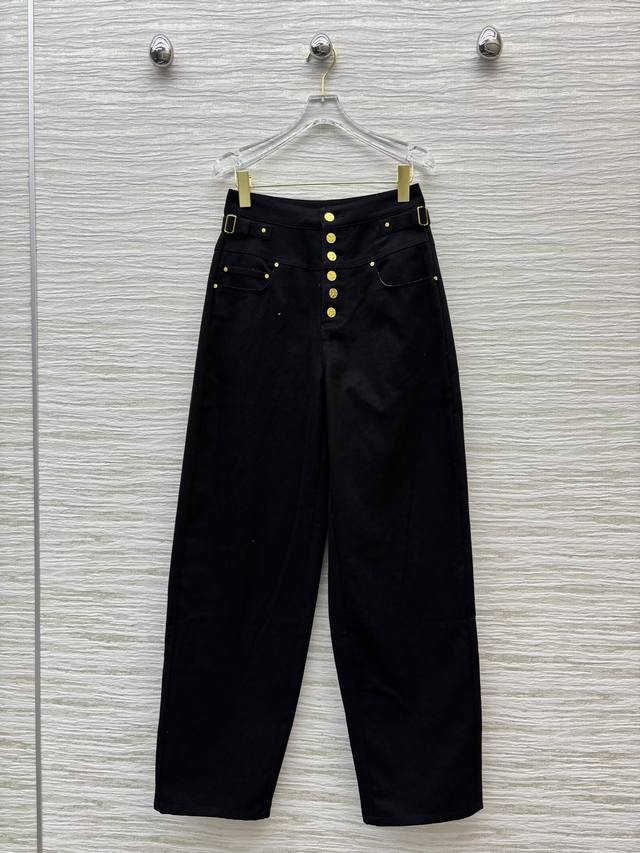 Sch家 25新款 异形扣装饰廓形剪裁牛仔裤 狠爱这一条 廓形剪裁版型真的敲赞 修饰腿型巨藏肉 排扣装饰 搭配各种上衣都不会出错 毫不费力Get到时髦感 衣橱必