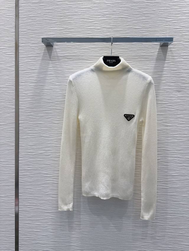 prad* 2025Fw新款高弹力羊毛打底衫 高级大气 柔软弹力很舒服 满满的穿搭高级感 创新面料 轻盈柔软 实物非常赞！紧身显身材 上身洋气百搭，穿搭好看 脱