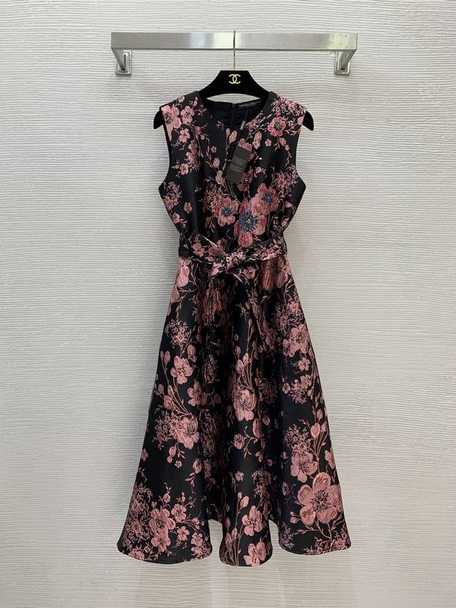 杜嘉班纳Dg*新款 高端定制提花面料版型挺括有型！高级感气质名媛风花枝提花胸前高级感重工镶钻钉珠装饰收腰显瘦无袖背心宴会礼服长款连衣裙配有腰带！ S码：肩宽35