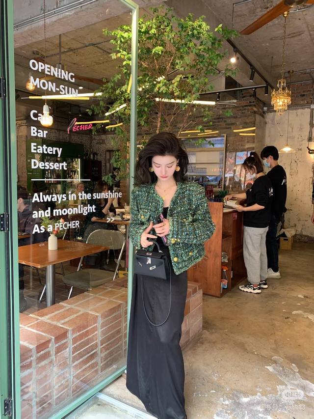 Chane*新款 高端定制下摆内侧缝制金属链条版型垂坠有型！混色编制粗纺面料翻盖金扣装饰时尚百搭圆领小香风短外套！绿色， M码：肩宽37有垫肩， 胸围96，袖长