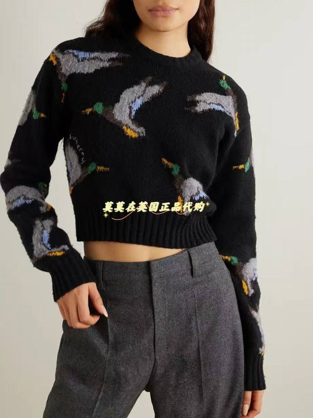 Burberr*新款 高端定制100%羊毛纱线面料软糯亲肤！飞鸭提花图案Bbr字母Logo刺绣圆领套头长袖短款针织衫上衣！黑色， M码：胸围96，袖长59，衣长