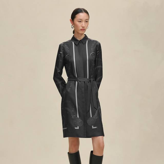 Herme*新款 高端精品定制19姆米100%重磅真丝斜纹绸面料定位印花、麻绳环圈图案印花宽松百搭系扣长袖衬衣裙连衣裙！黑色、浅粉、 S码：肩宽36，胸围98，