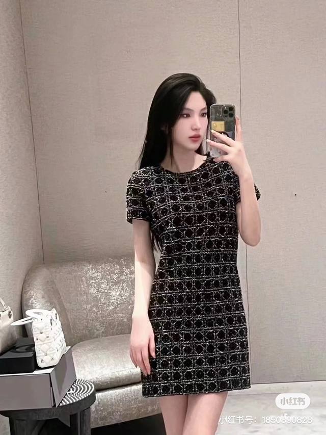 Dio*新款高端定制、D家菱格纹雪呢混纺针织面料时尚气质H版圆领短袖针织连衣裙！黑色， M码：胸围86，袖长20，裙长85